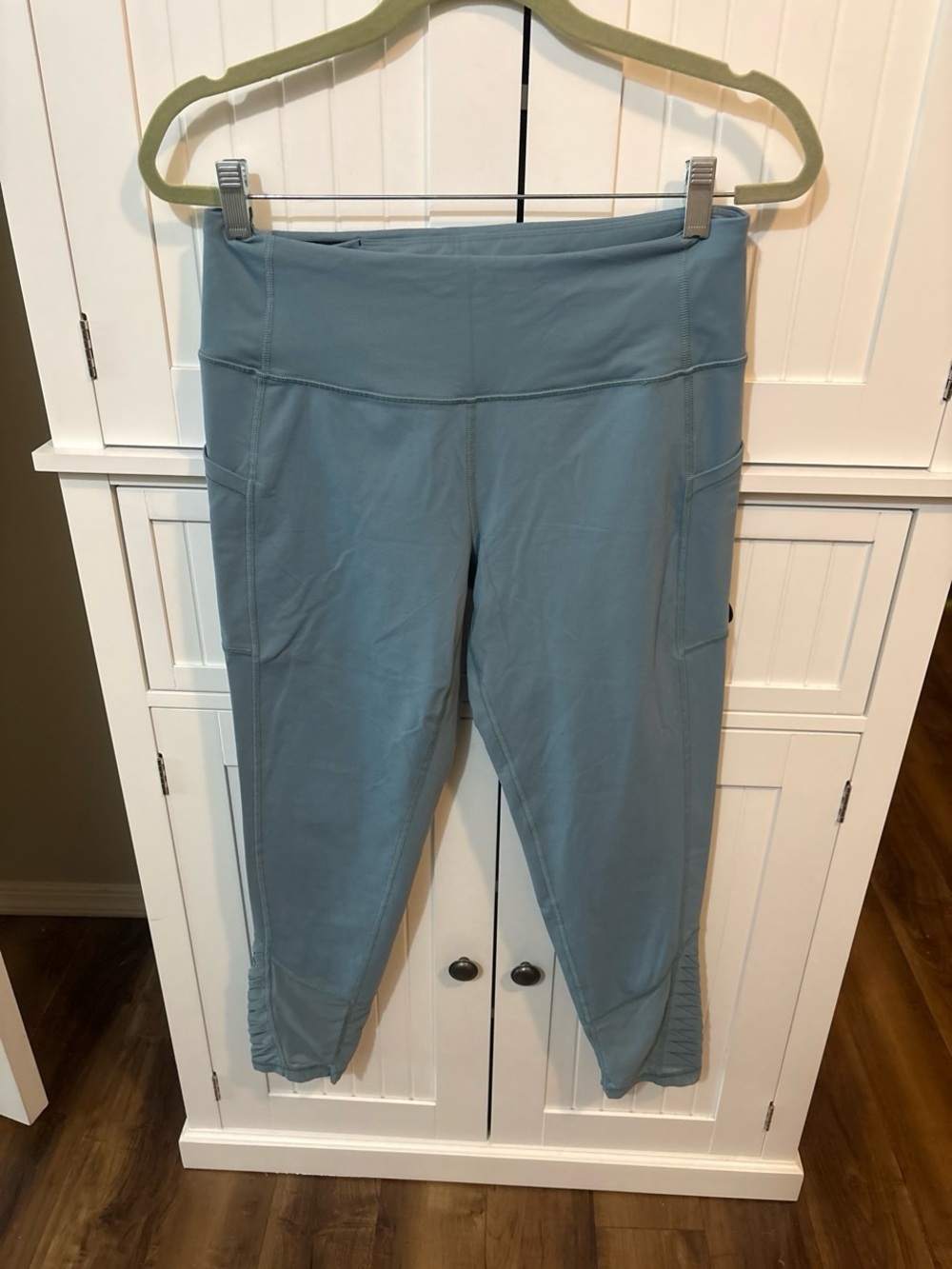 Victoria’s Secret Sport High Rise Crop Leggings L Blue Pockets Yoga Pilates